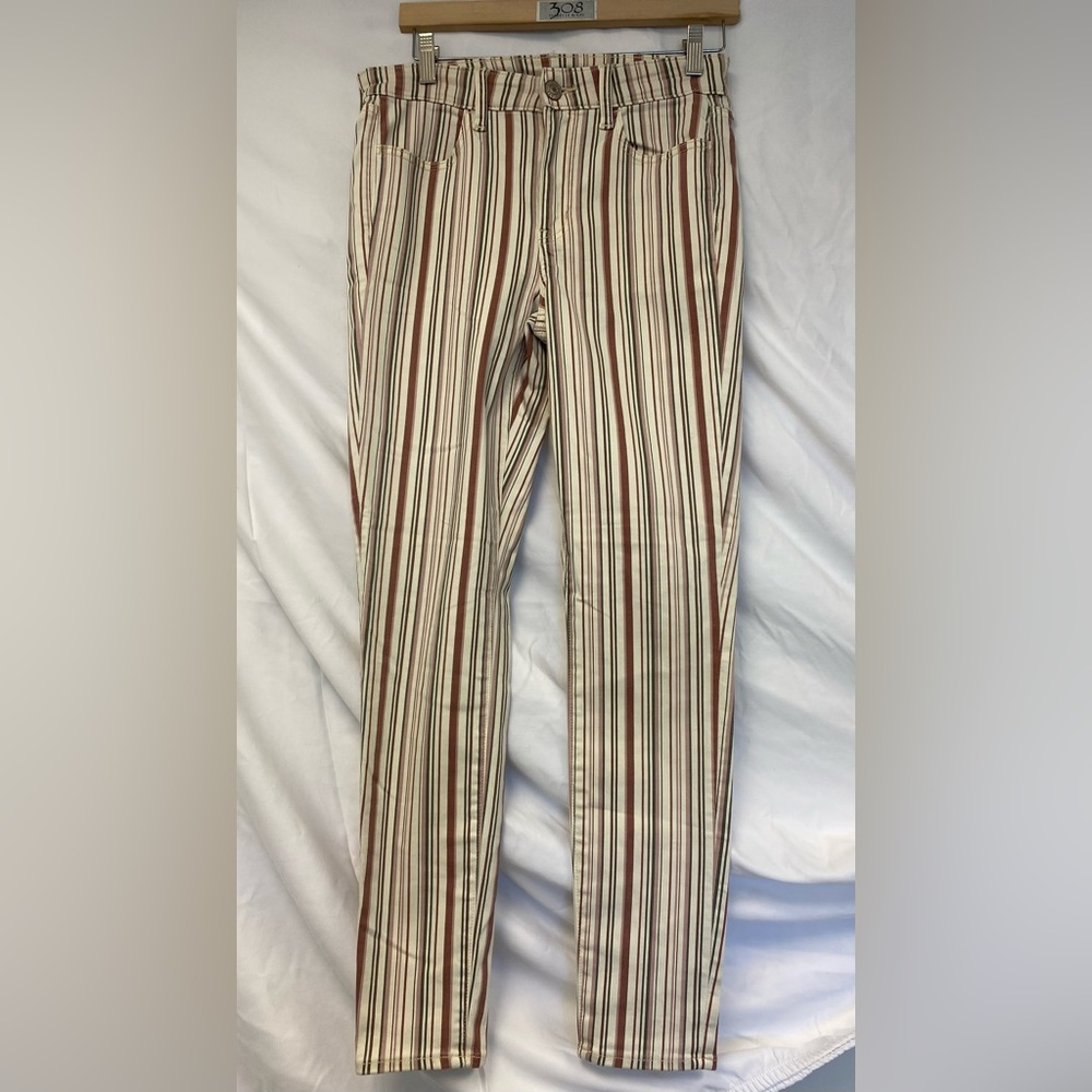 AE woman’s high rise jegging jeans size 8.